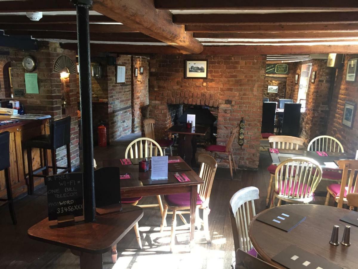 The St Crispin Inn Worth  エクステリア 写真